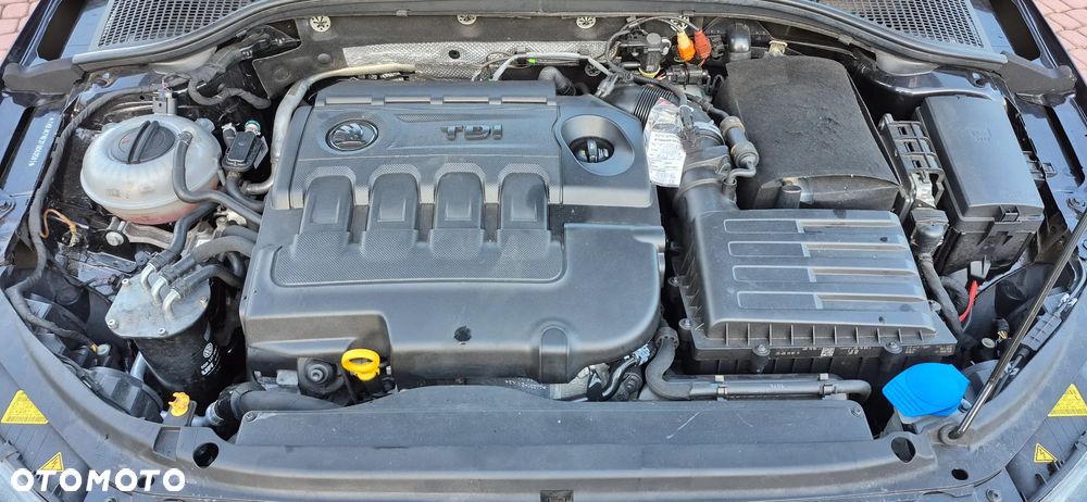 Skoda Octavia Combi 2.0 TDI DSG RS - 16