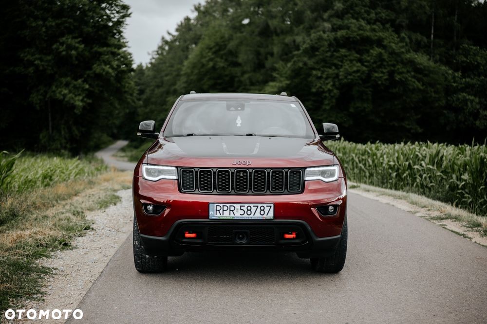Jeep Grand Cherokee - 24