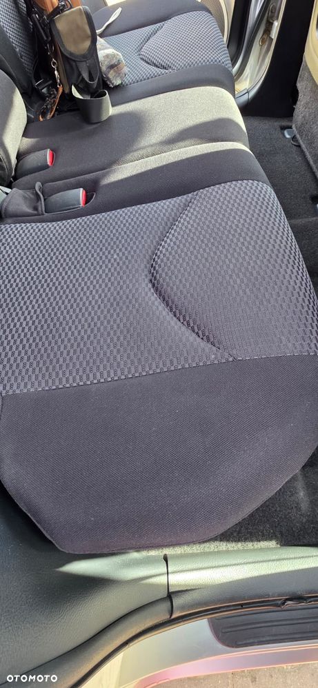Toyota RAV4 - 8