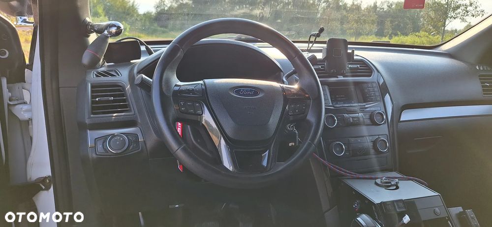 Ford Explorer - 23