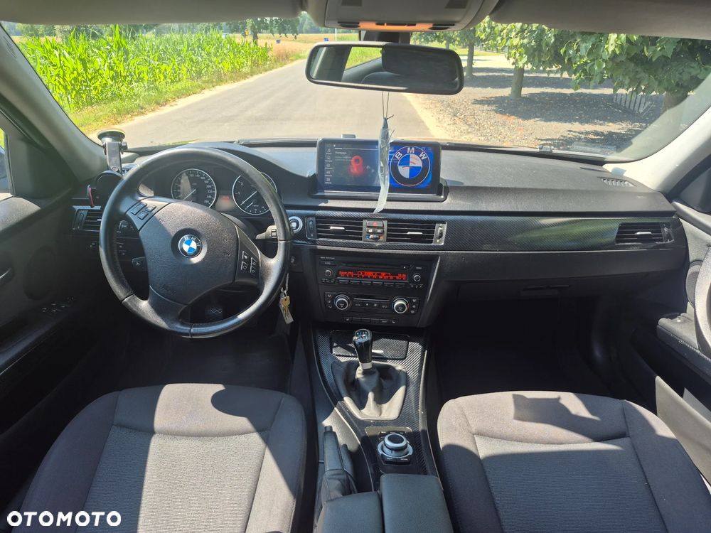 BMW Seria 3 318i - 9