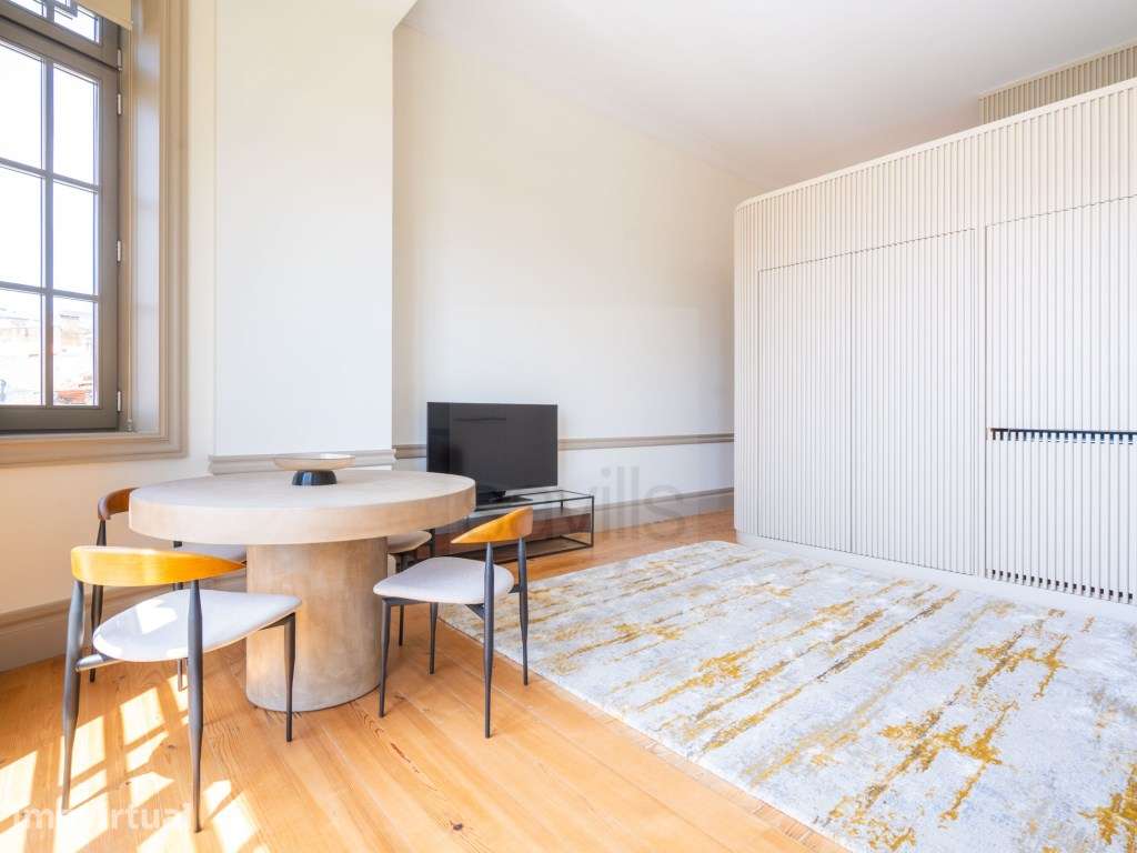 Apartamento T0 mobilado e decorado na Avenida dos Aliados - Grande imagem: 5/40