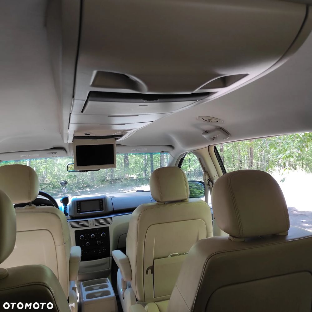 Volkswagen Routan - 13