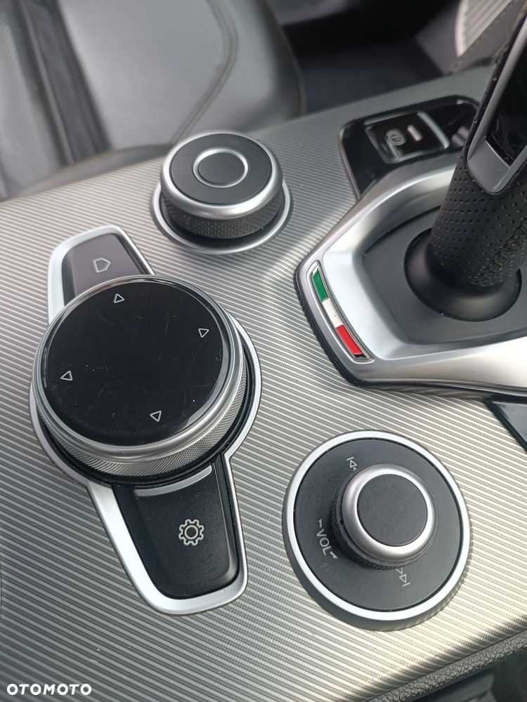 Alfa Romeo Stelvio 2.0 Turbo Veloce Q4 - 18