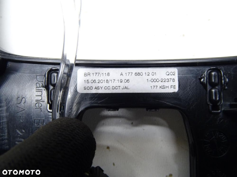 OSŁONA DEKOR TUNELU ŚRODKOWEGO SCHOWEK A1776805701 MERCEDES W177 A KLASA - 10