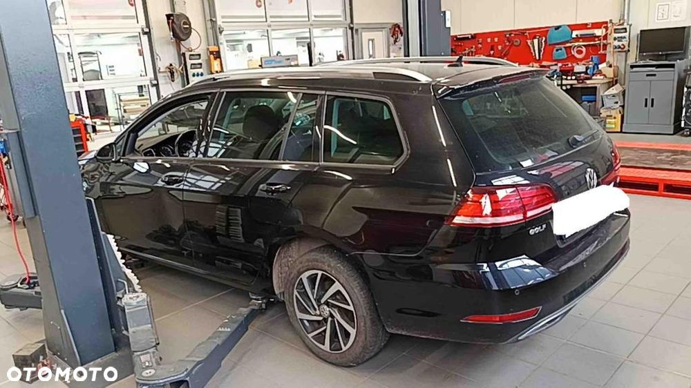 Volkswagen Golf - 2