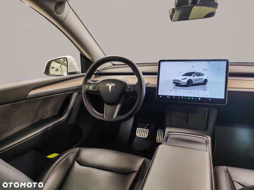 Tesla Model Y Performance Dual Motor AWD - 22