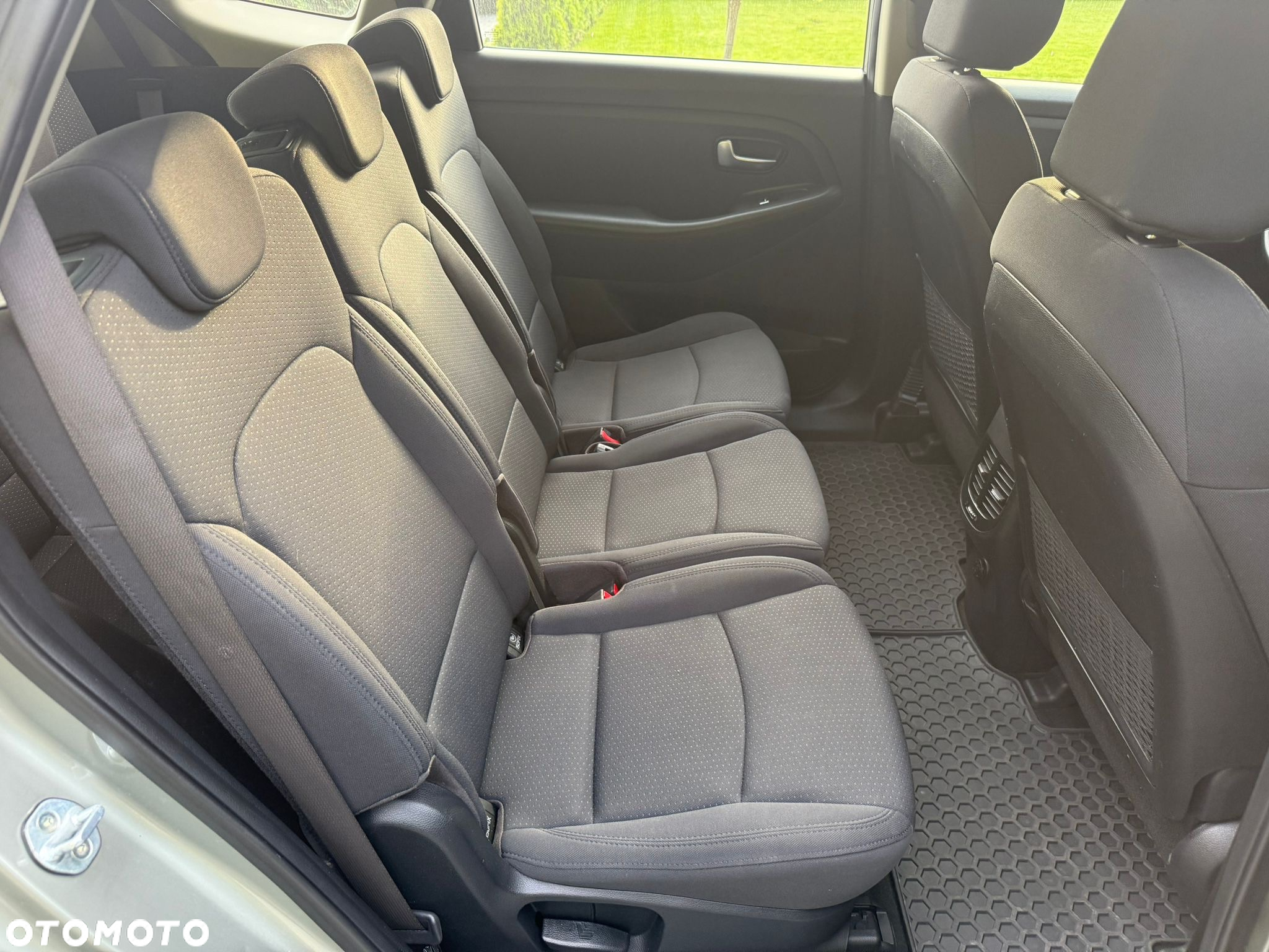 Kia Carens 1.6 GDI Dream Team Edition - 9