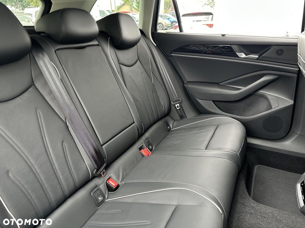 Volkswagen Passat - 13