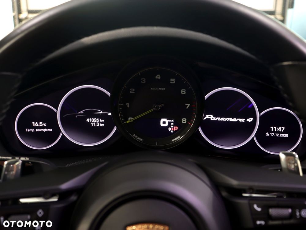 Porsche Panamera - 21