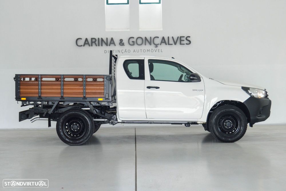 Toyota Hilux 2.4 D-4D 4X2 Cabine Extra 3L - 5
