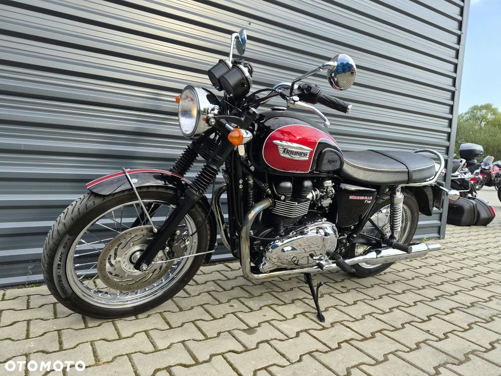 Triumph Bonneville - 3