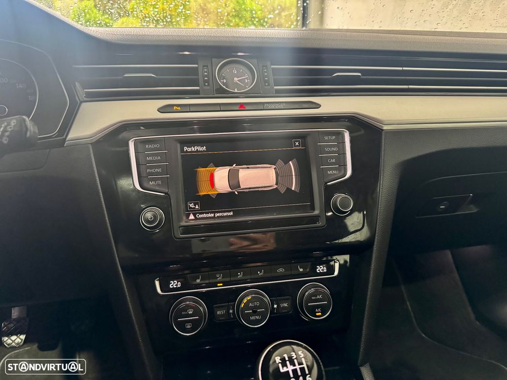 VW Passat Variant 1.6 TDI Highline - 11