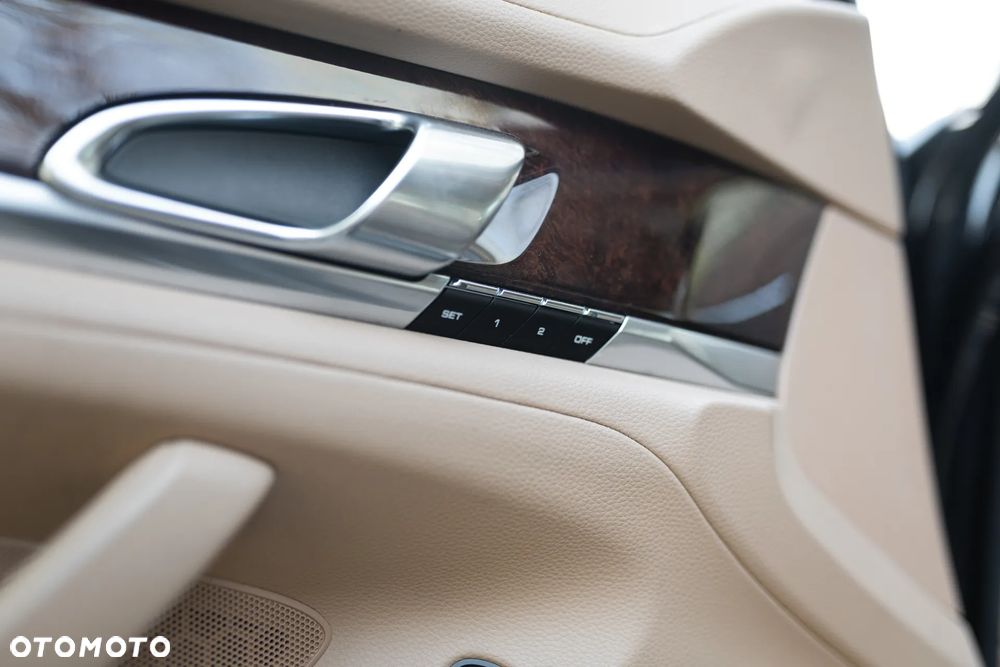 Porsche Panamera 4S PDK - 19
