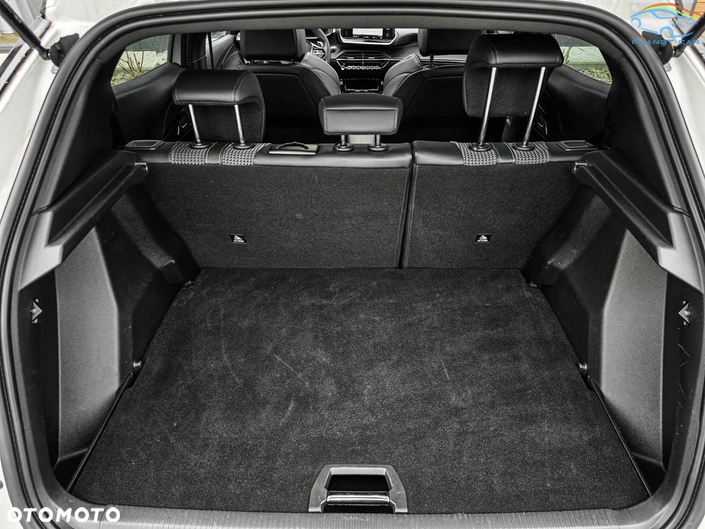 Peugeot 2008 PureTech 130 EAT8 GT - 13
