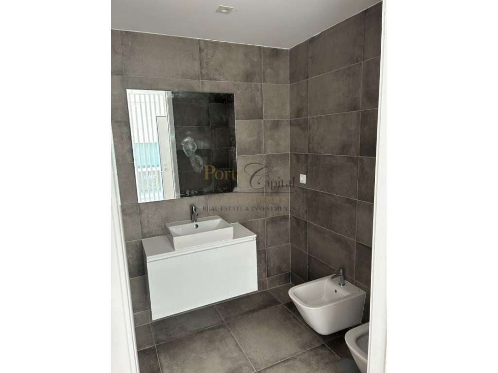 EXCELENTE APARTAMENTO T1 Mobilado para Arrendamento - Grande imagem: 3/21