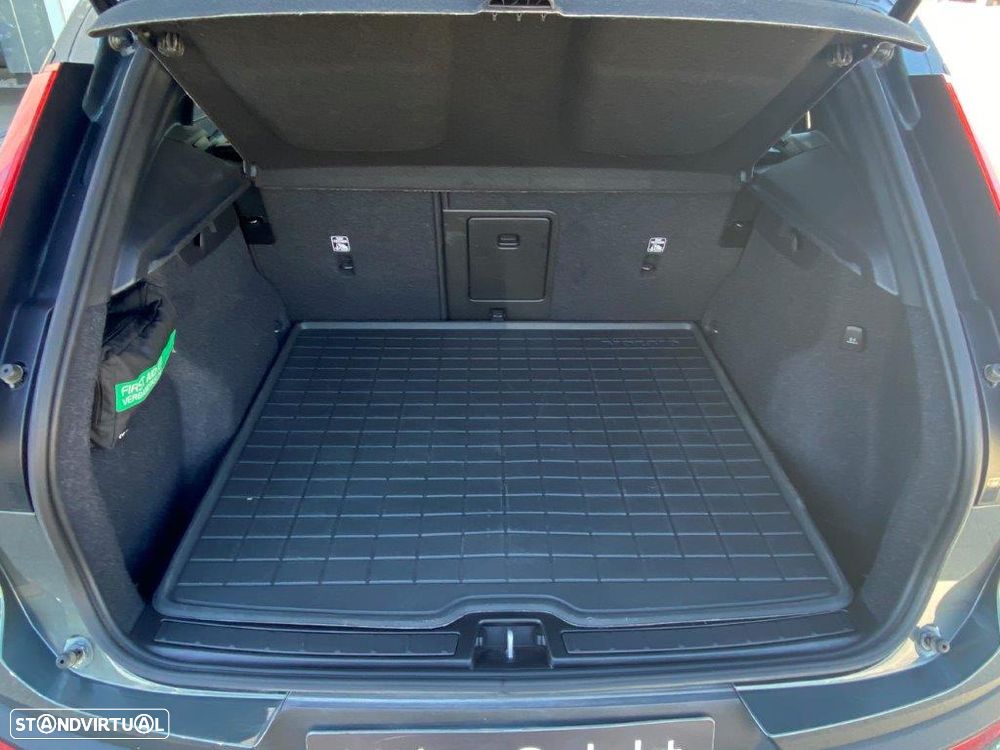Volvo XC 40 2.0 B3 Plus Dark - 16
