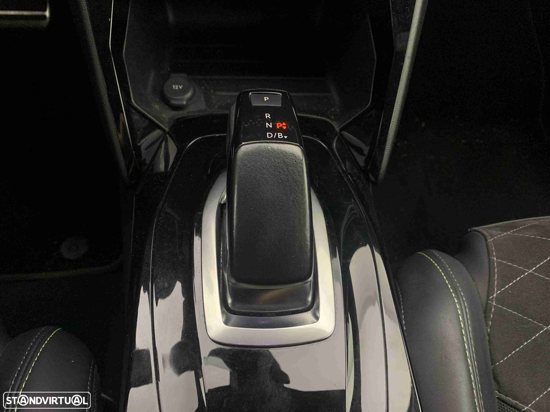 Peugeot e-2008 50 kWh GT Pack - 10