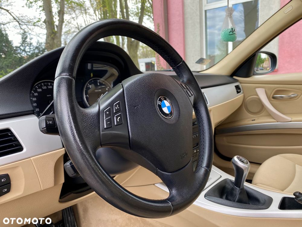 BMW Seria 3 320d - 17
