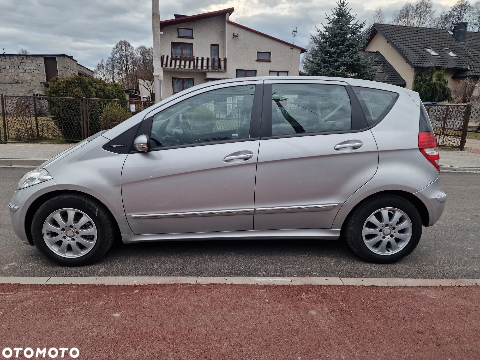 Mercedes-Benz Klasa A 180 BlueEFFICIENCY Elegance Special Edition - 3