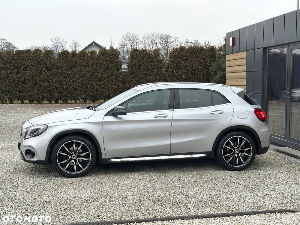 Mercedes-Benz GLA 180 d 7G-DCT AMG Line - 4