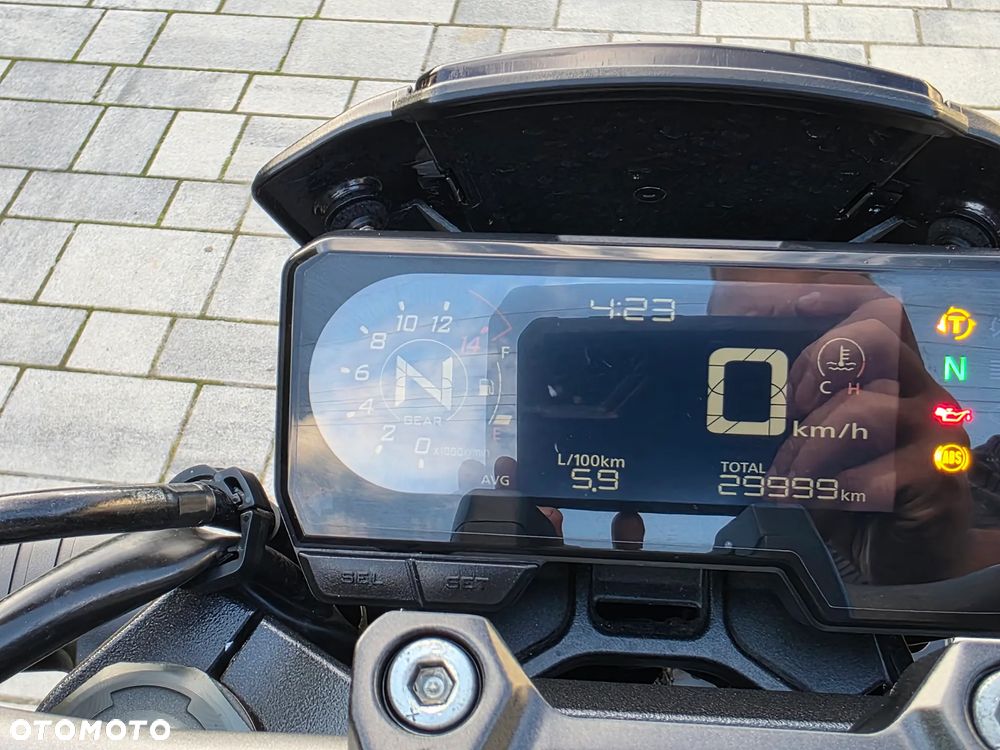 Honda CB - 12