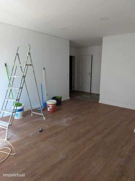 T2 no Centro de Tomar – Totalmente Remodelado, com Elevador e AC - Grande imagem: 3/9