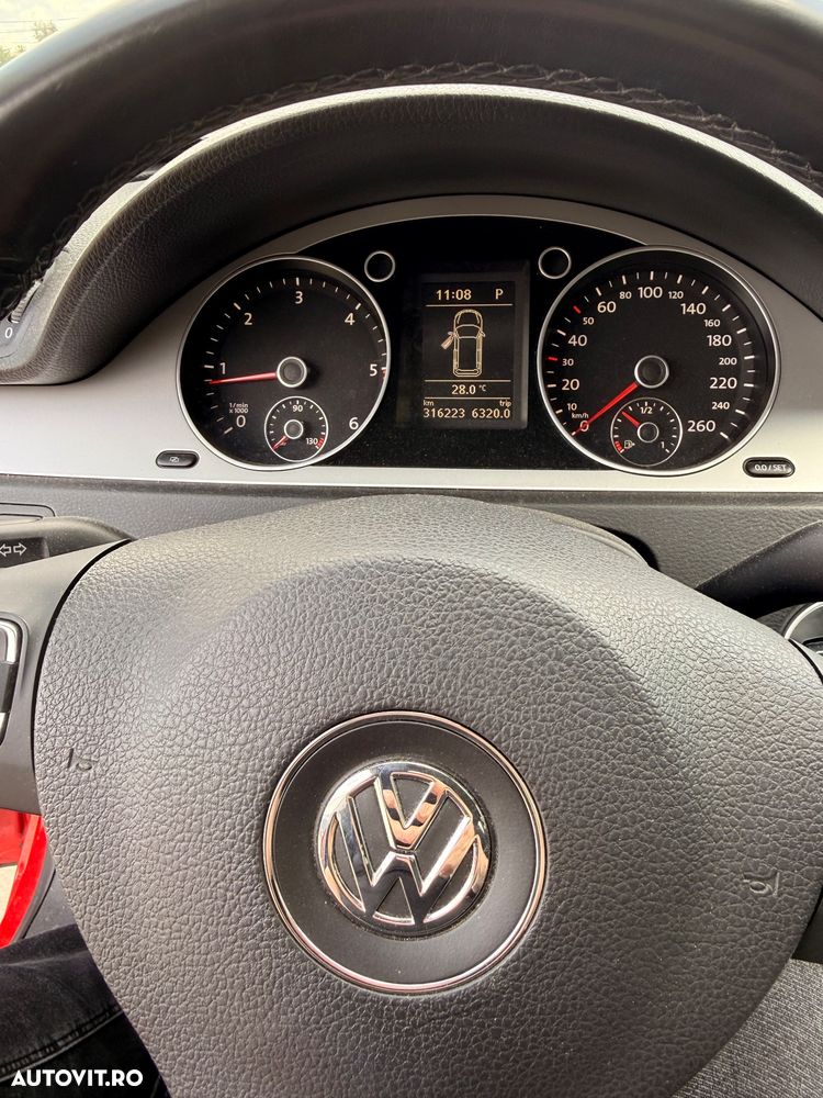 Volkswagen Passat - 12