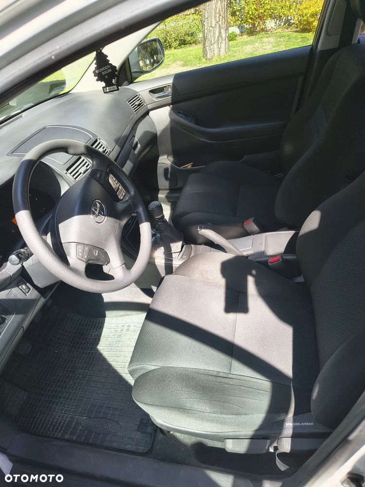 Toyota Avensis 2.0 D-4D - 8