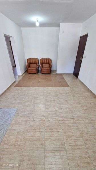 Apartamento T2 com Garagem | Remodelado em Miranda do Douro - Grande imagem: 2/12