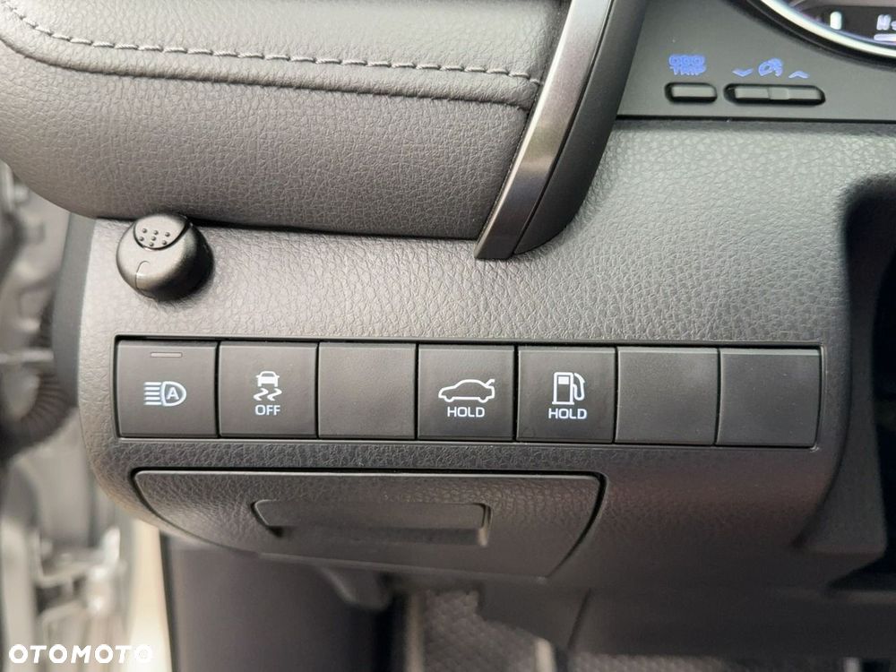 Toyota Camry - 26