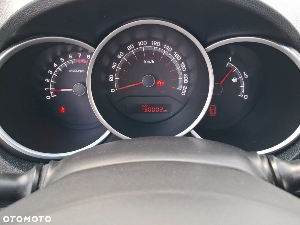 Kia Venga - 10
