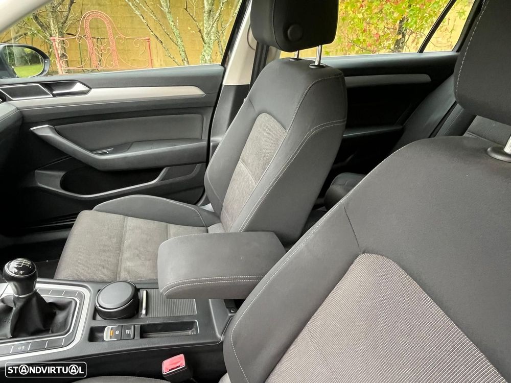 VW Passat Variant 2.0 TDi Confortline - 6