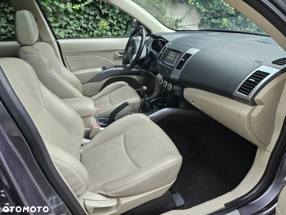 Mitsubishi Outlander 2.2 DI-D 4WD Intense - 19