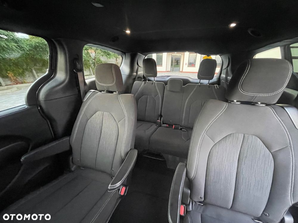 Chrysler Pacifica - 12