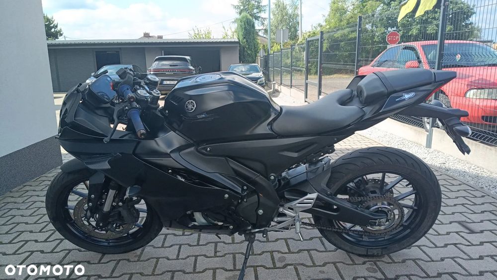 Yamaha YZF - 1