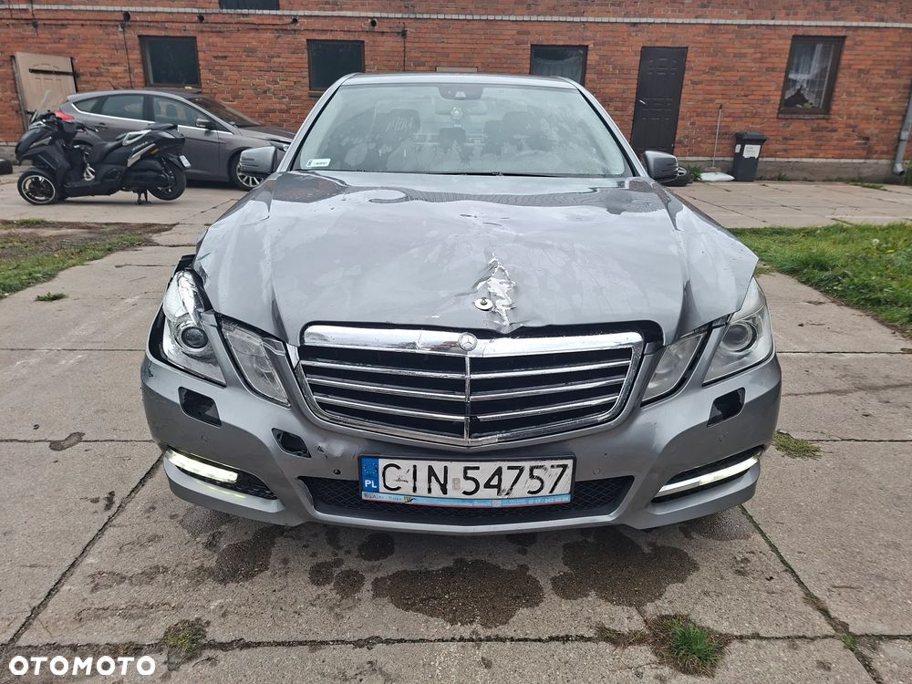Mercedes-Benz Klasa E 220 CDI BlueEff Avantgarde - 3