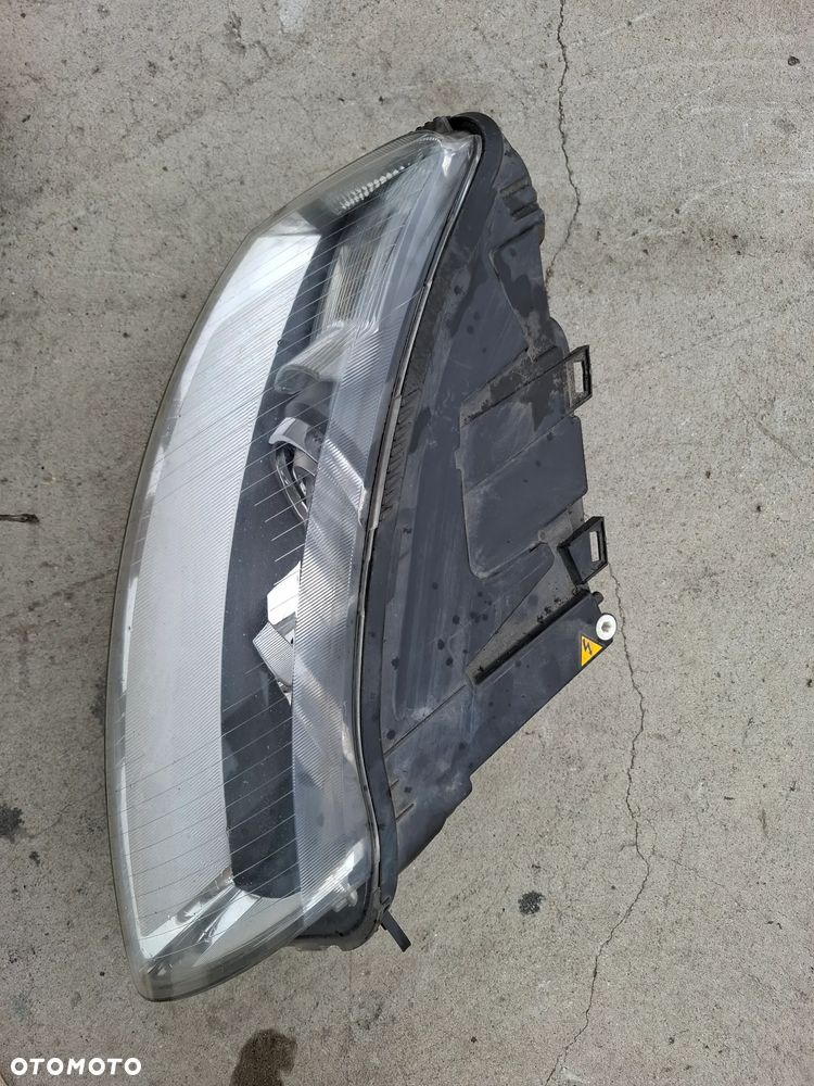 Lampa Przód Przednia Reflektor Bi-Xenon Skrętny Skrętna Prawa Audi A6 C6 - 6