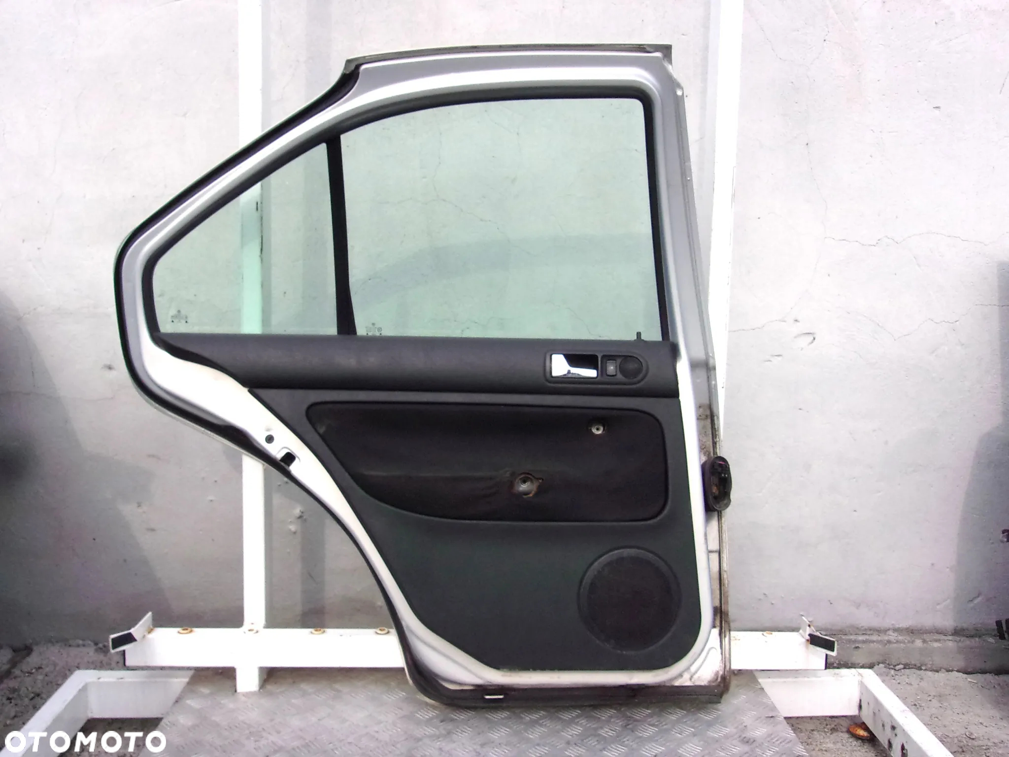 VW Bora drzwi lewy tył LB7Z - 6