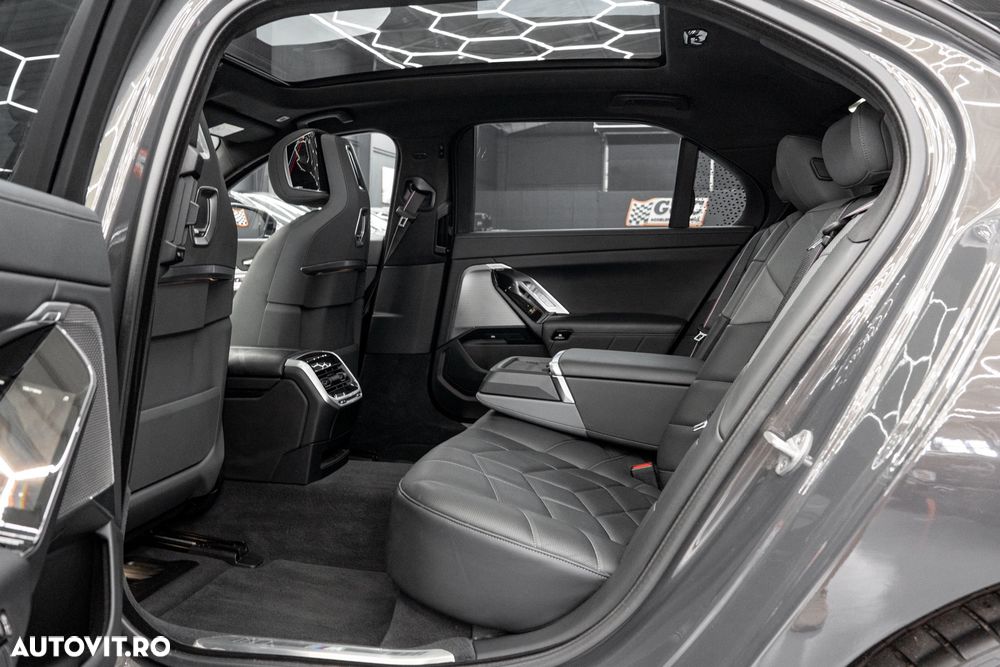 BMW Seria 7 740d xDrive MHEV - 19
