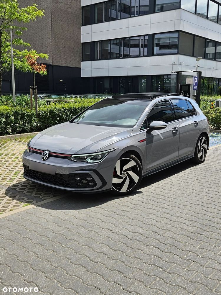 Volkswagen Golf - 1