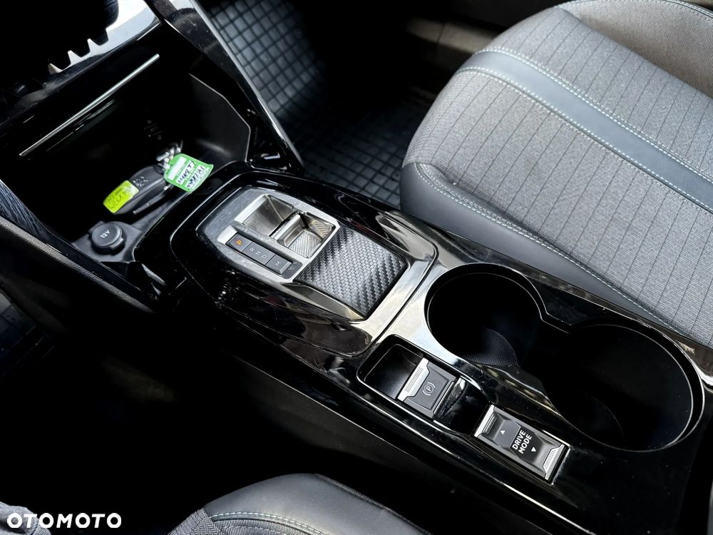 Peugeot 2008 PureTech 130 Allure S&S EAT8 - 16