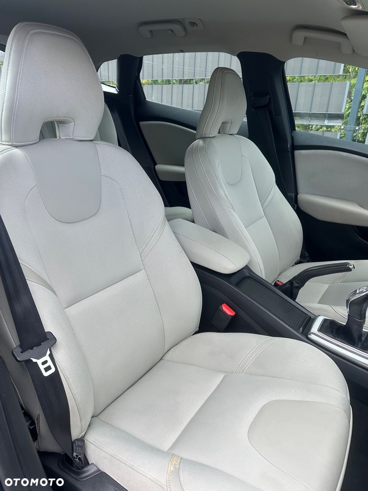 Volvo V40 D3 Momentum - 26