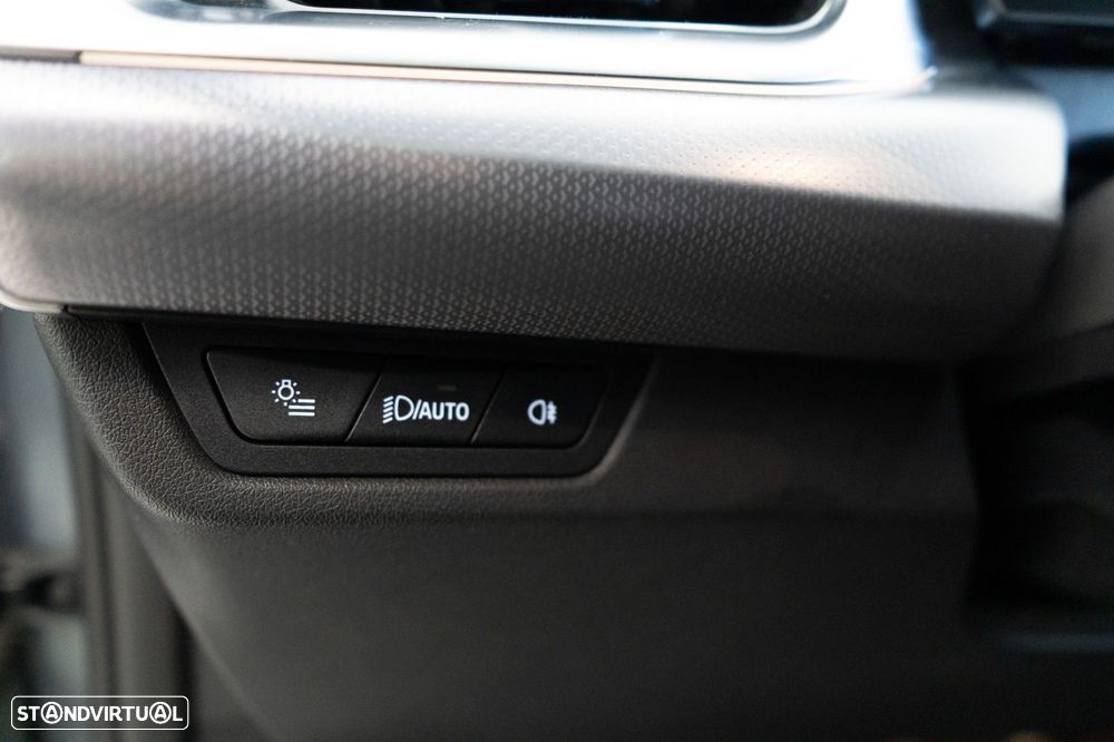 BMW iX2 eDrive20 Pack Desportivo M - 17