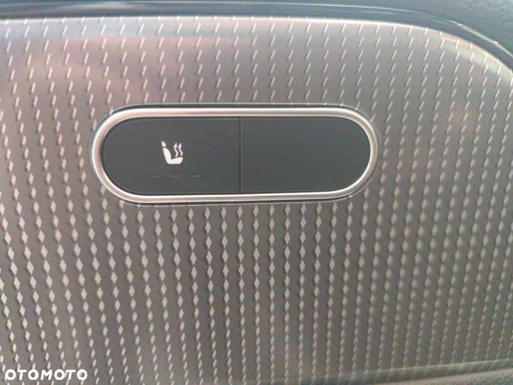 Mercedes-Benz GLA - 12