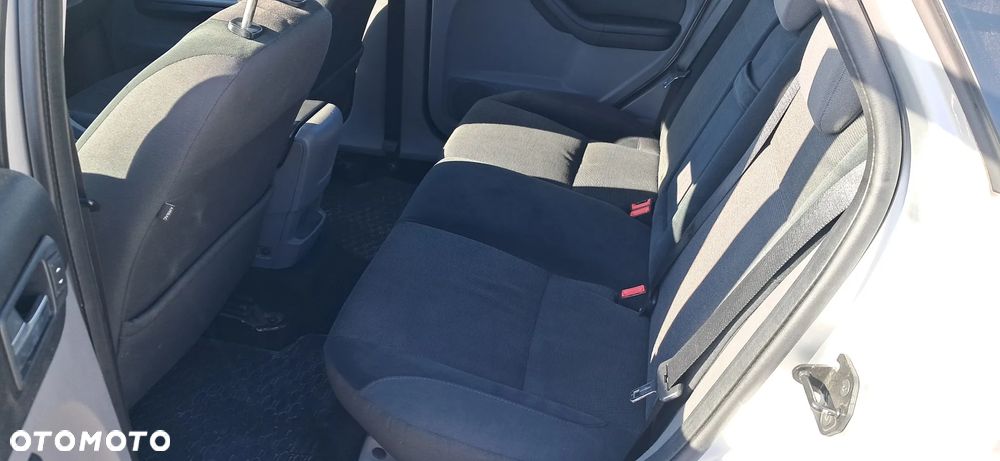 Ford Focus 1.6 TDCi Ghia - 13