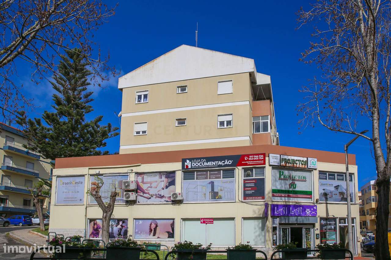Prédio no Centro da Lourinhã - Grande imagem: 3/47