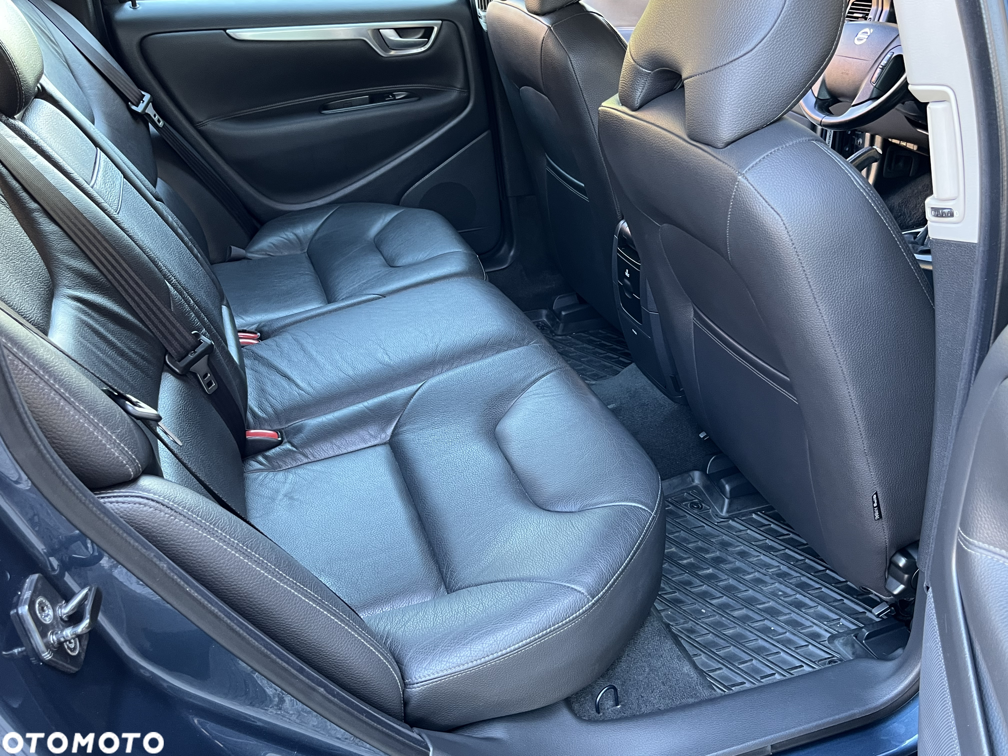 Volvo V70 2.4 D Momentum - 14
