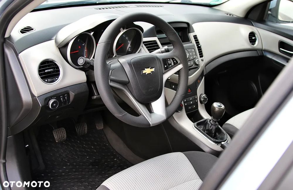 Chevrolet Cruze 1.6 LS+ - 14