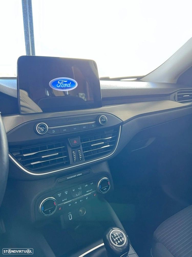 Ford Focus 1.0 EcoBoost S&S ST-LINE - 12